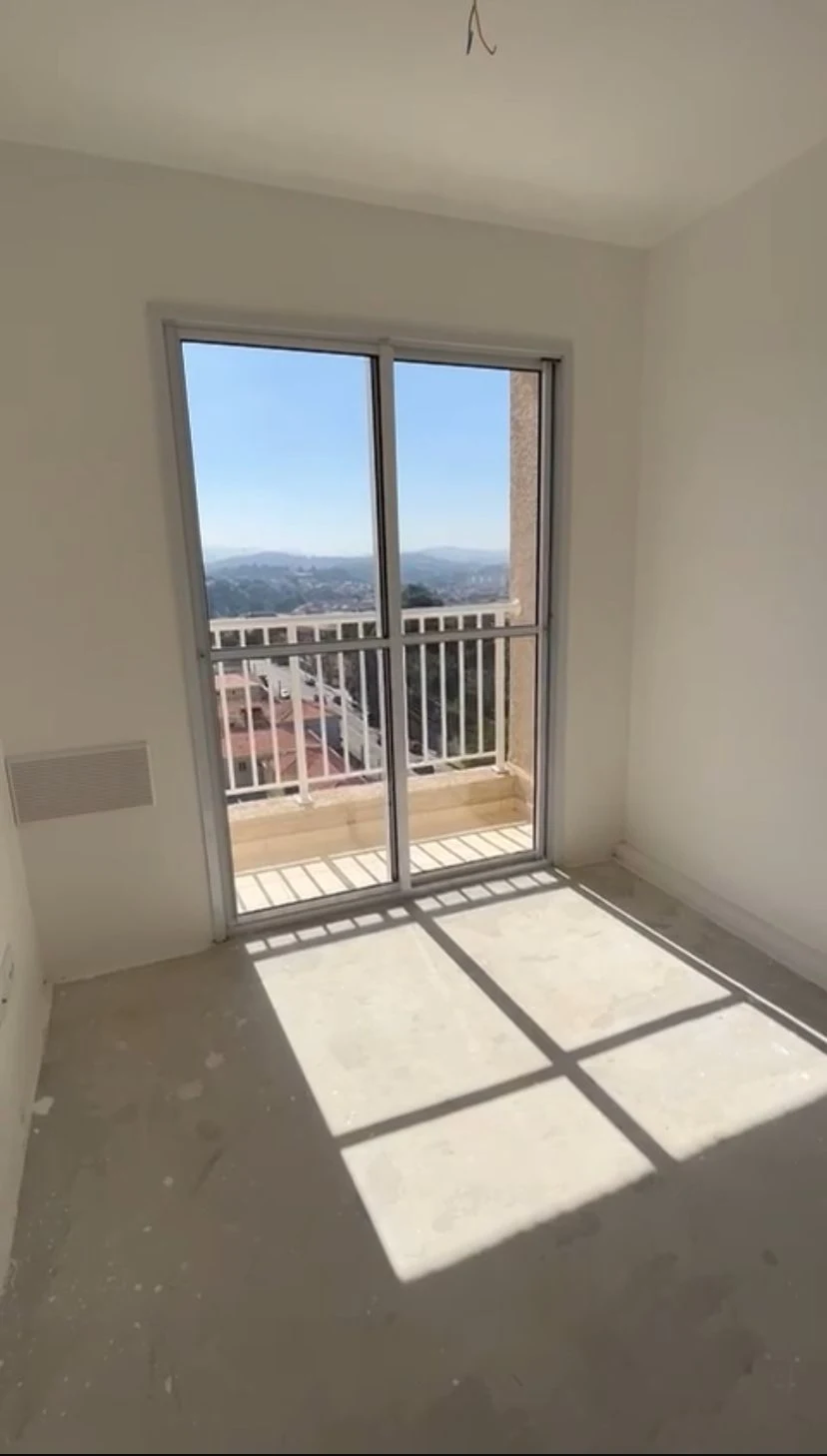 Aqui foi feito o serviço de colocar o azulejo no banheiro, e da limpeza do apartamento.