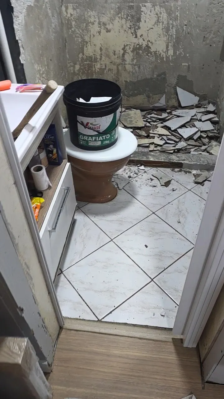 Vídeo: Reforma completa de um banheiro